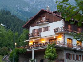 Albergo Ristorante Scanapà, hotel v destinácii Castione della Presolana