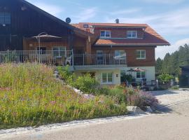 Ferienwohnung Reisach, cheap hotel in Lindenberg im Allgäu