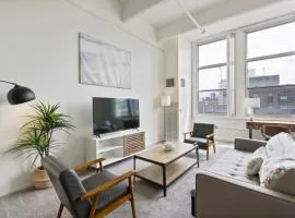 Loft640 in Center City w Parking, Pool, Gym