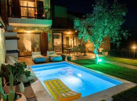 Dandy Villas - Private - Pool - Parking - Cellar, cheap hotel in Nea Roda