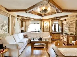 Brand new beautiful 3 bedroom few steps from centre