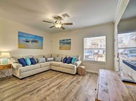 Modern Island Condo with Pool Steps to the Beach!, spaahotell sihtkohas South Padre Island