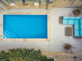 Superb Maltese Farmhouse with Private Pool – hotel w mieście Victoria