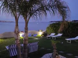 Casa con piscina e vista mare dal giardino
