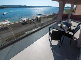 Euroholiday apartments, hotel in Turanj