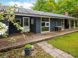 6 person holiday home in Glesborg, holiday home in Fjellerup Strand