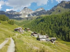 L' Aroula Rooms & Restaurant, guest house in Champoluc
