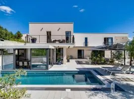 Luxury VILLA CECILIA with 4 en-suite bedrooms located 250m from the beach in Podstrana, max 8 people