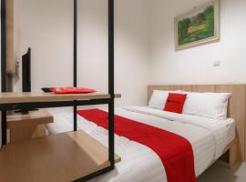 RedDoorz near Seasons City Mall 3, hotel di Grogol, Jakarta