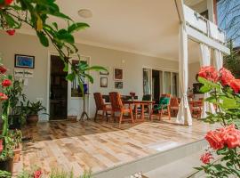 Neli & Zaal Guest House, hostal o pensió a Telavi