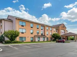 Comfort Inn & Suites Farmington - Victor