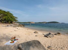 Baan Krating Phuket Resort -SHA Plus, resort i Nai Harn Beach