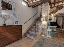 TORRE CAMALDOLI B&B - Borgo Capitano Collection - Albergo diffuso, guest house in San Quirico dʼOrcia
