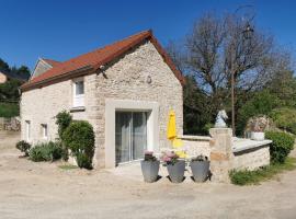 Gites les écuries Saserang, hotel v destinaci Mouilleron