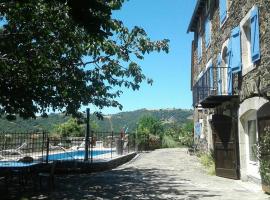 Gîte le Rouvelet, vue imprenable, piscine, cheap hotel in Ayssènes-la-Bacaresse