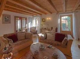 Charming 4-bed 3 bath farmhouse barn conversion