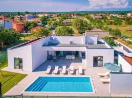 Villa Mateo with heated pool