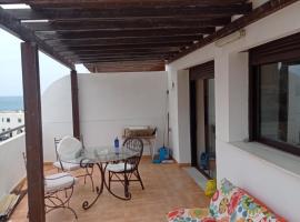 Coqueto ático con vistas al mar, ξενοδοχείο σε Carboneras