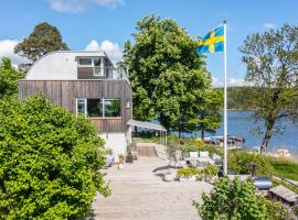 4 Bedroom Archipelago Retreat, Hotel in Tranholmen