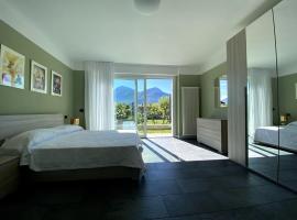 Casa Verde, Dongo, Lago di Como، فندق مع موقف سيارات في دونغو
