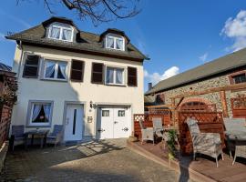 Ferienwohnungen Eifelstuben mit Charme - am See, nahe Burg, hotel in Ulmen