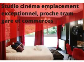 R'Studio Ciné Salle 2 Hypercentre Grenoble, hôtel à Grenoble près de : Place Grenette