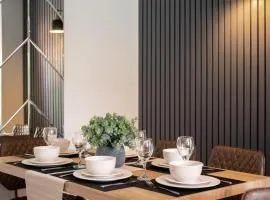 Large Luxury Solihull House - The Residence - Close to NEC - Sleeps 9
