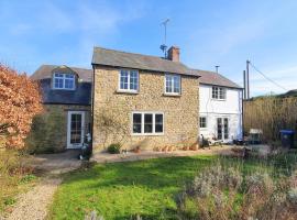 Glenfield Cottage - Secluded Luxury deep in the Oxfordshire Countryside, Hotel mit Parkplatz in Wilcote