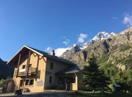 REFUGE- GITE Le Pas de l'Ane, hotell i nærheten av Col du Galibier i Villar-dʼArène