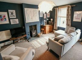 Quirky bohemian Lake District miners cottage- 6 bd, hotell sihtkohas Millom