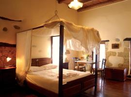 Room in Guest room - Traditional Hotel for Relaxation and Rejuvenation - eco friendly hotel, hotell i Áno Voúvai