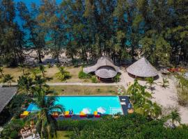 Long Beach Chalet - SHA Extra Plus, feriepark i Koh Lanta