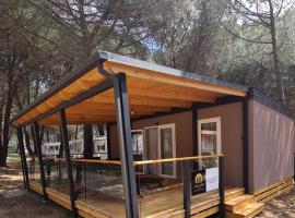 Lux Camp Bi Village, Mobile home Villa Dado, tapak glamping di Fažana