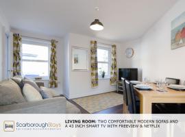 Candler Lodge - 3 BEDROOM TOWNHOUSE WITH PARKING - PATIO AREA & SEATING, hotell i Scarborough