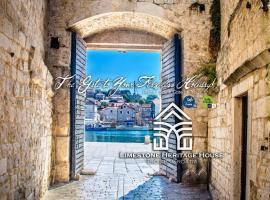 Limestone Heritage House, serviced apartment in Trogir