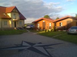 Domki przy nowej plaży i promenadzie w Mikolajkach, hotel in Mikołajki