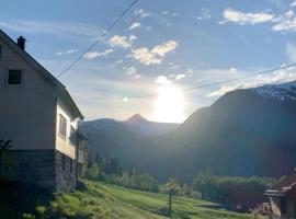 Dispen feriehus, cottage in Stryn