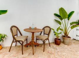 Casa Golden Bamboo, private patio & 100m from the river!, apartment in Vila Nova de Milfontes