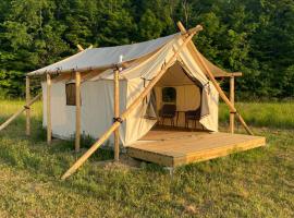 Off Map Glamping, feriebolig i South Haven