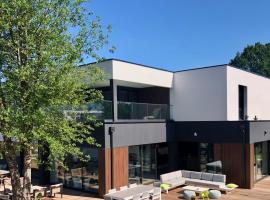 HÔTELYA - Lille Villeneuve d'Ascq, place to stay in Villeneuve d'Ascq