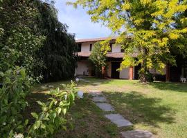 Villa De Alberti, holiday home in Vergiate