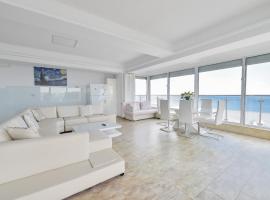 Sea View Penthouse Mamaia – hotel w Mamai