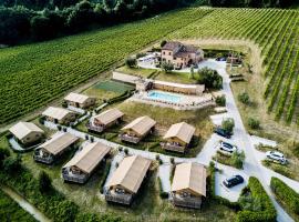 VillaLaDiva Boutique Glamping, hotel with parking in Massignano