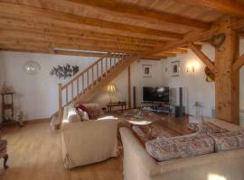 4Bed3Bath 1736 Farmhouse Barn Conversion-Hearth, Hotel in Sainte-Soline