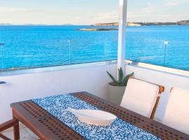 THALASSA Seafront Superb 1BD house in Naousa, hotel v destinaci Nausa