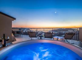 Rooftop Penthouse - Private Hottub & Duplex Whirlpool