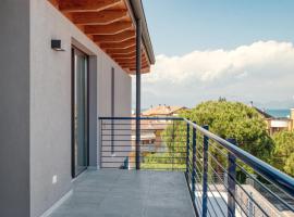 Residenza Puoti: Peschiera del Garda şehrinde bir kiralık tatil yeri