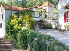 Castel Rouge, hotel cu parcare din Luzech