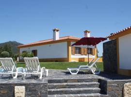 Casa da Eira em Dornes - Casa de campo familiar com piscina、ドルネスのファミリーホテル