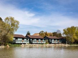 The Vale Golf & Country Club, lodge in Bishampton